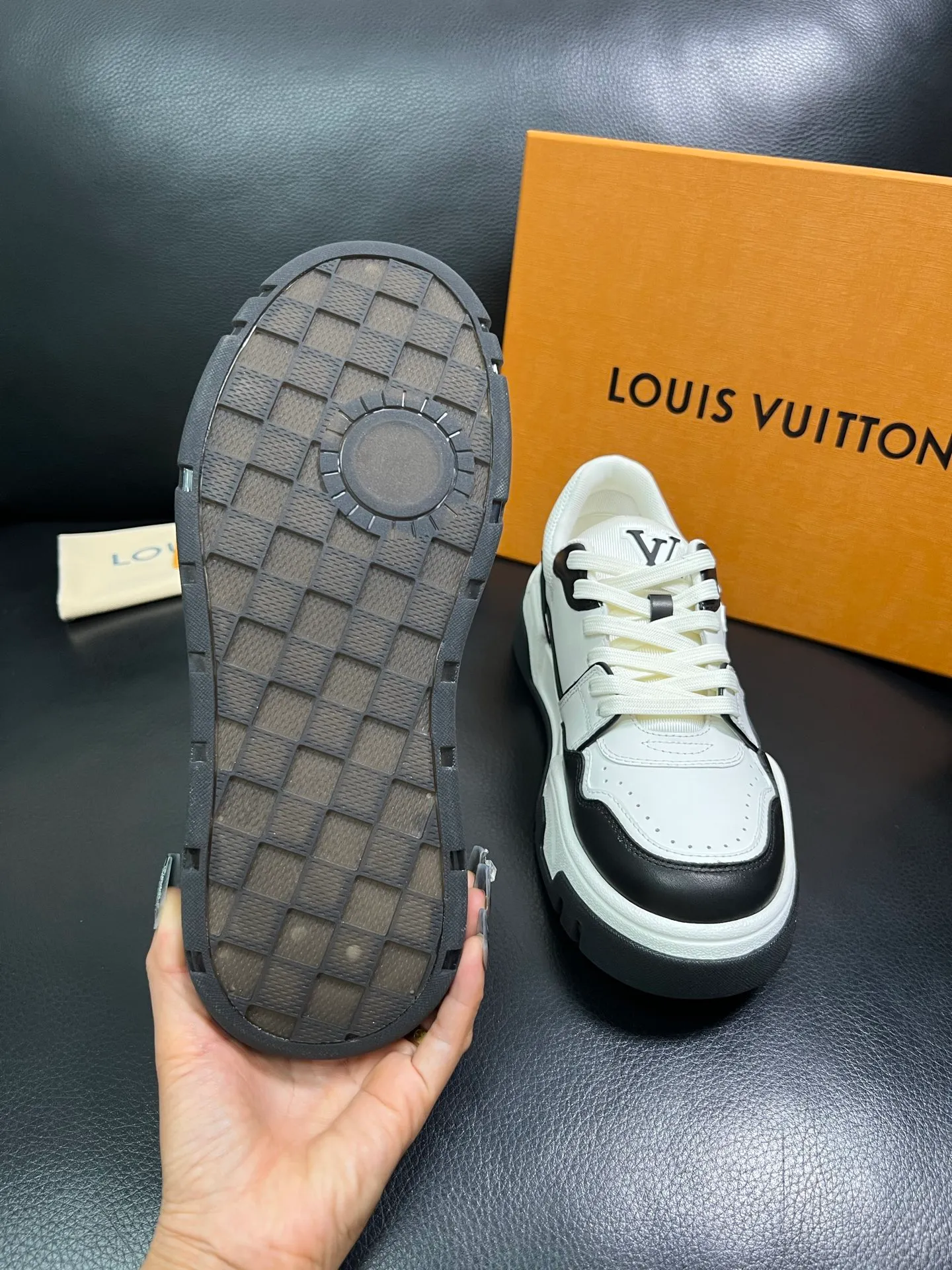 Men's shoes 💰900 Lv top purchase Louis Vuitton, counter synchronization, uppers imported from Italy cowhide, imported mesh padding soft and comfortable, soles: original soles specially provided by the original factory, T men's shoes 💰U exclusive movable molded soles super comfortable, original factory and single goods, high quality, welcome to compare, code number 38-44 (customized 45) 85883